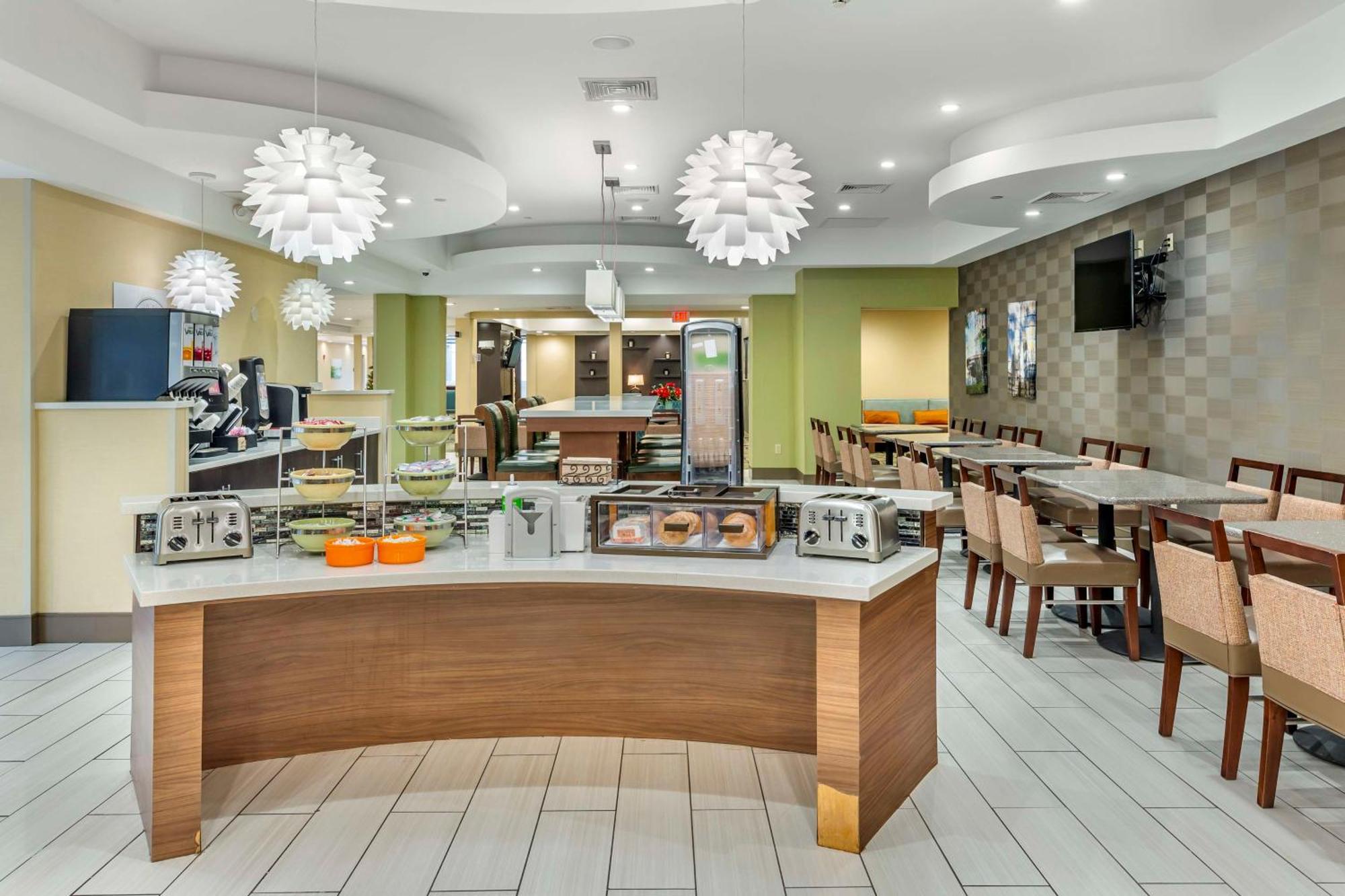 Best Western Plus New Englander Уоберн Экстерьер фото