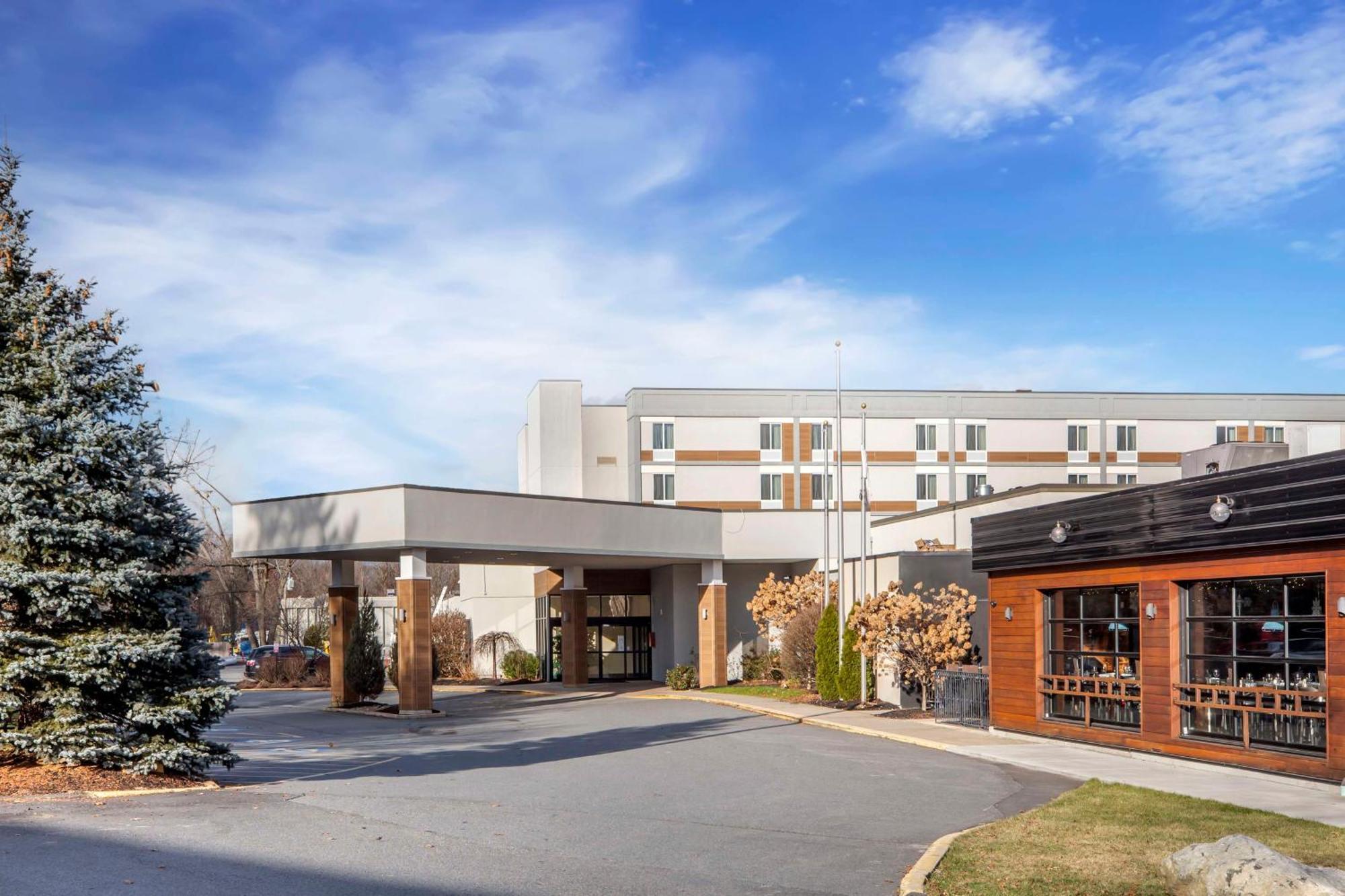 Best Western Plus New Englander Уоберн Экстерьер фото